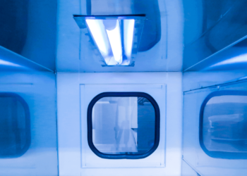 camera per trattamento con radiazione ultravioletta degli alimenti